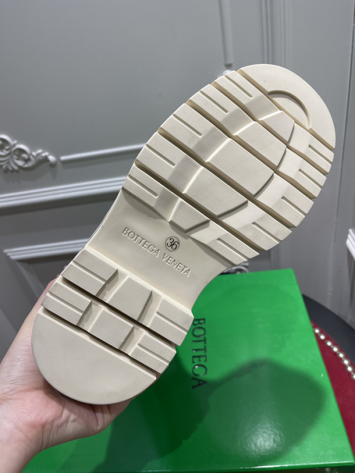 BV boots 025