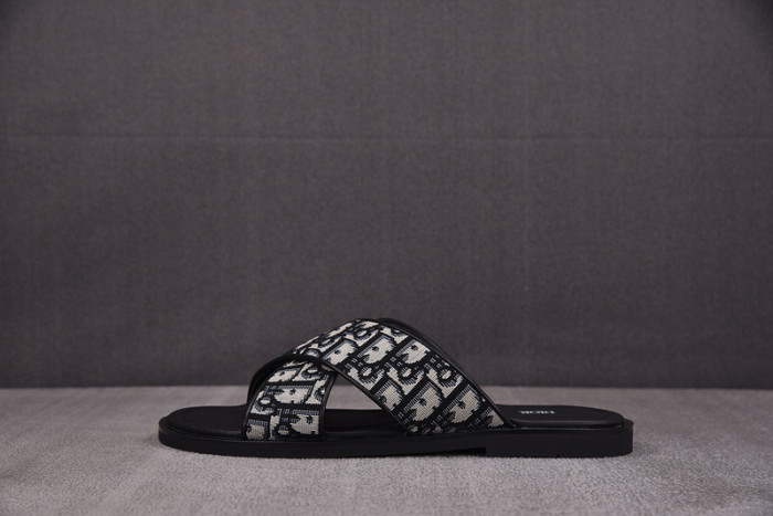 d10r sandal