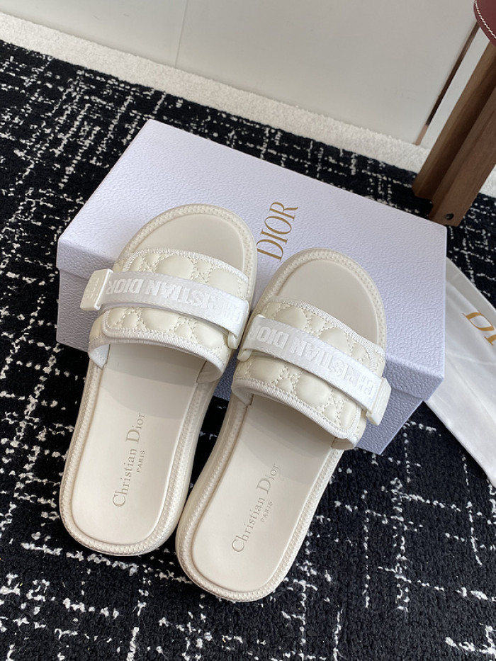 d10r sandal