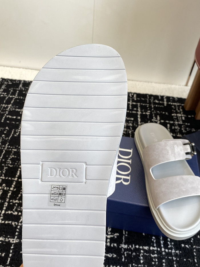 d10r sandal