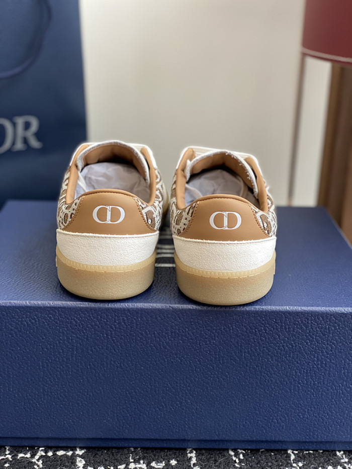 D10R SNEAKER