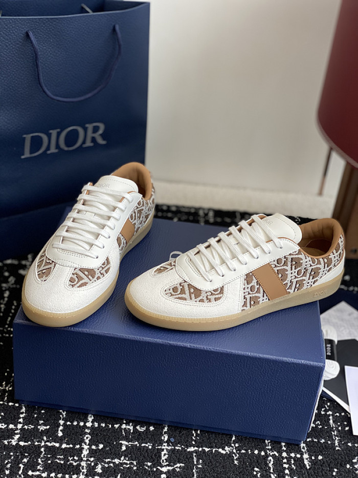 D10R SNEAKER