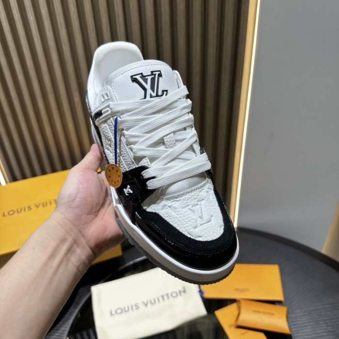 L0VT SNEAKER