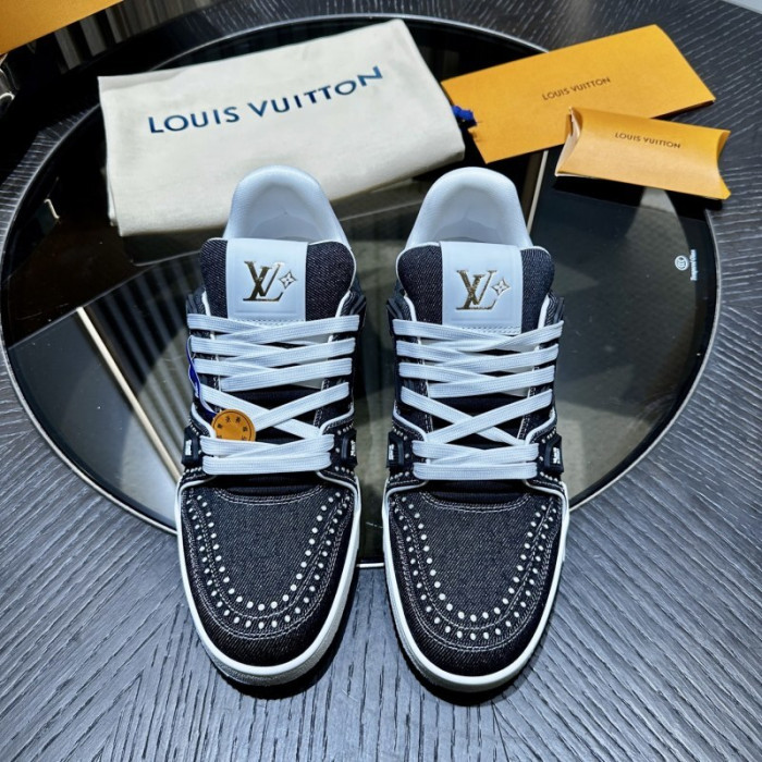 L0VT SNEAKER