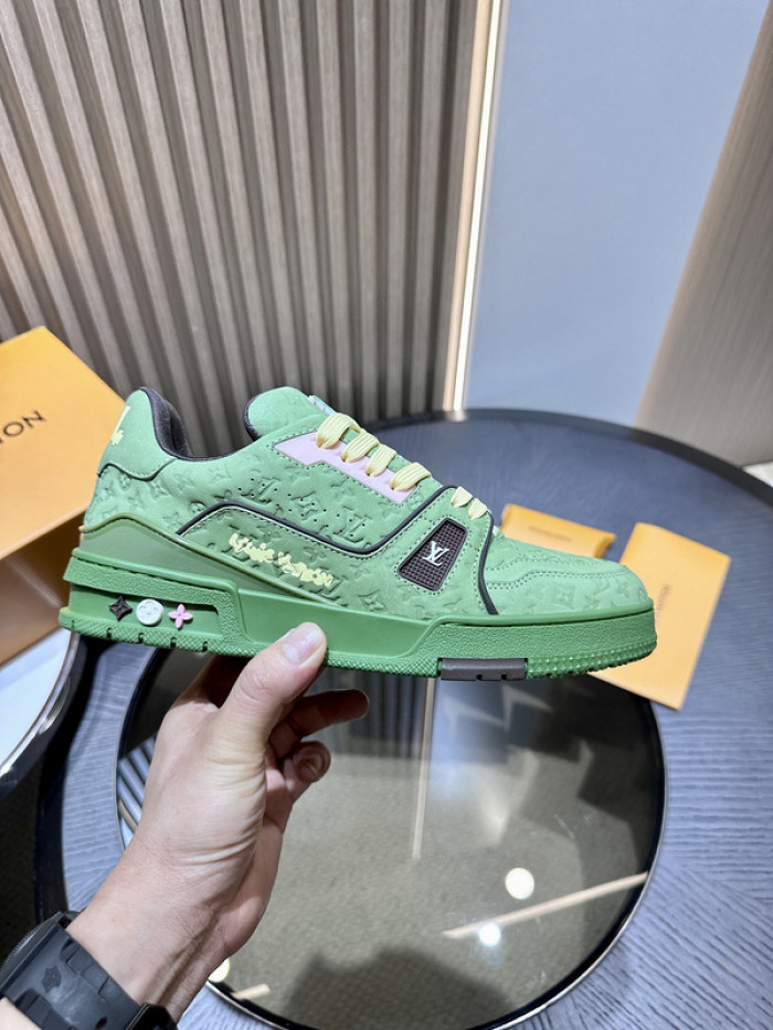 L0VT SNEAKER